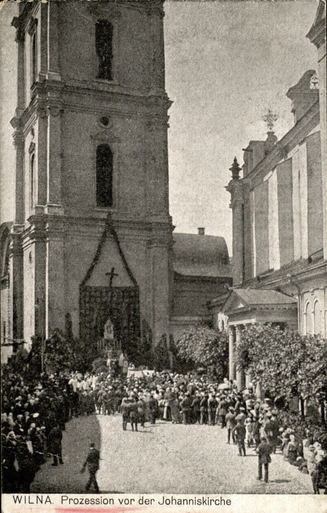 Vilnius. Procesija prie Šv. Jono bažnyčios. Atvirukas, išleistas Berlyne. [1915–1918]