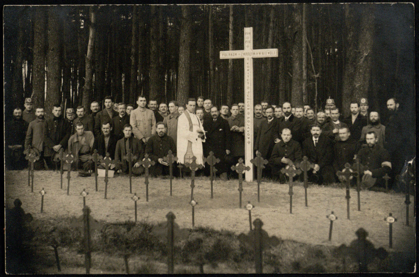 Belaisvių kapuose Havelberge. [1918]