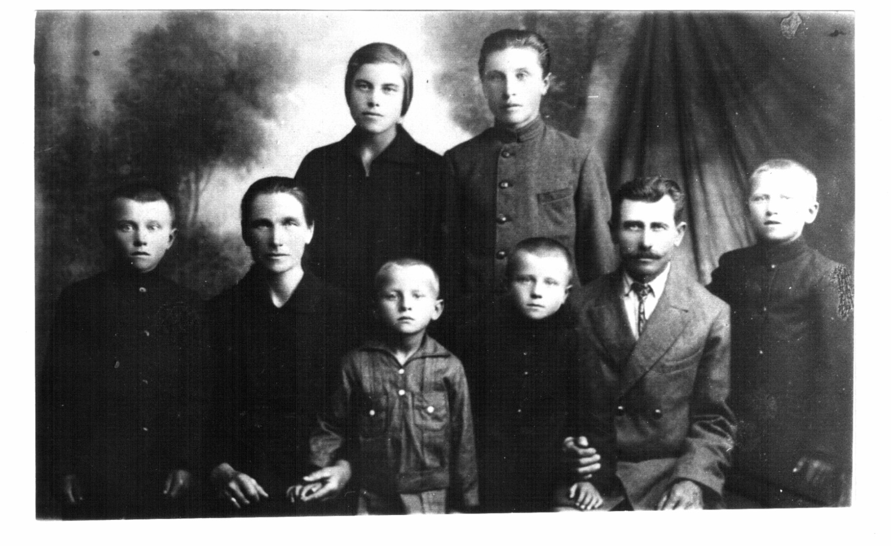 Į Lietuvą sugrįžusio Bronislovo Jonušio šeima. 1932