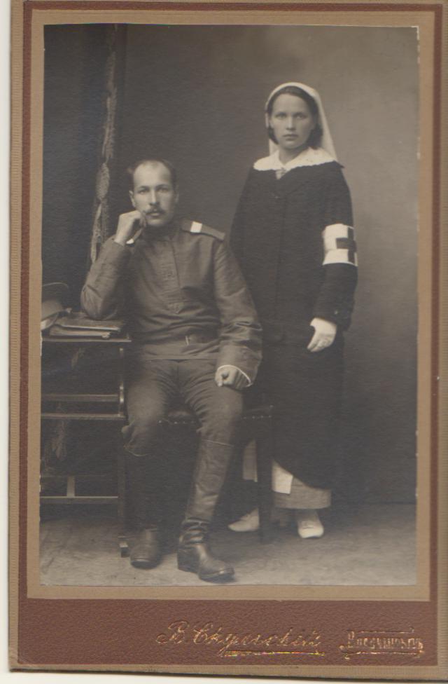 Sužeistą Algirdą Didžiulį karo ligoninėje lanko sesuo Aldona Didžiulytė, baigusi gailestingųjų seserų kursus. Vladimiras prie Kliazmos, 1915