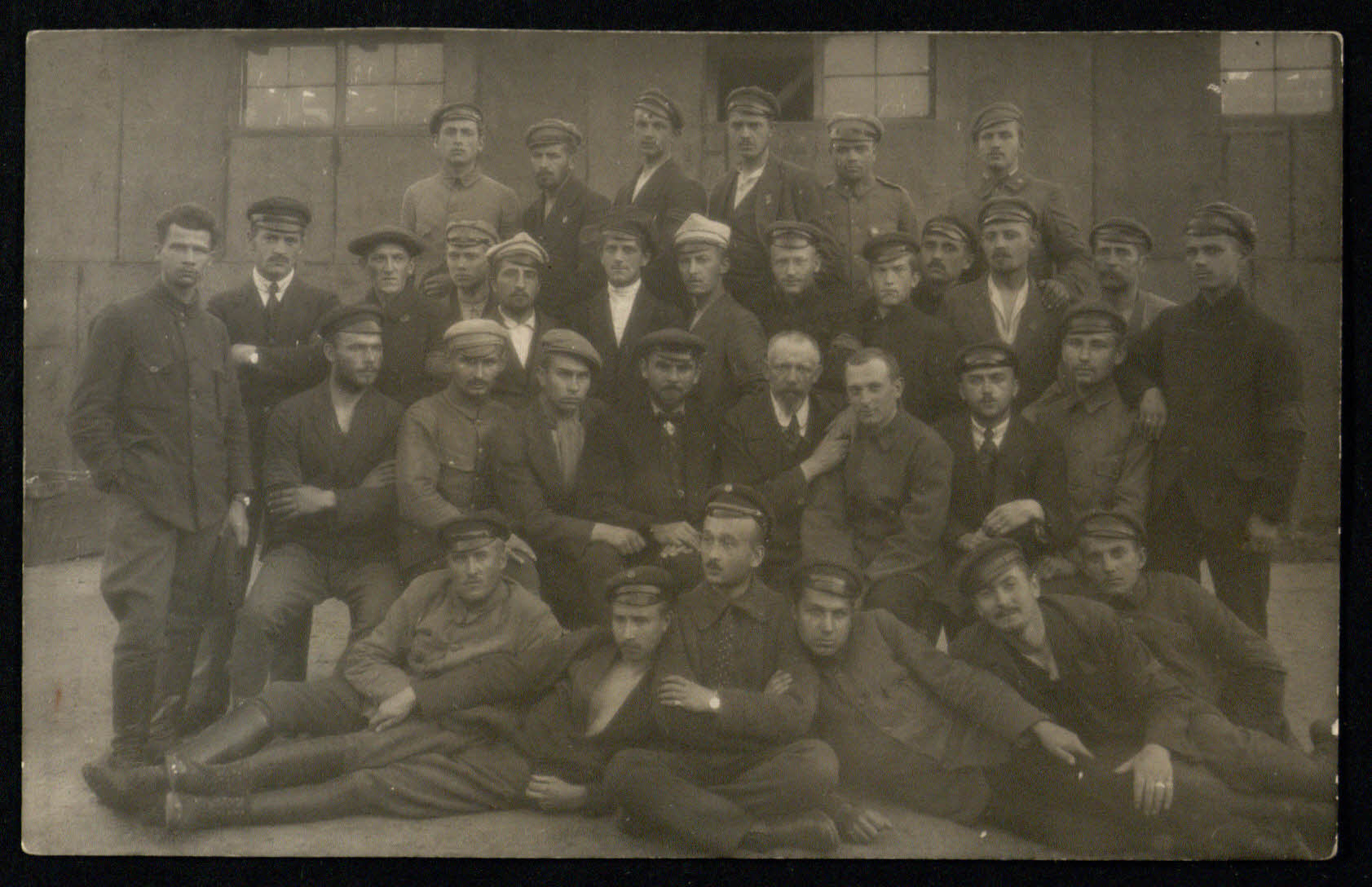Belaisvių grupė vokiečių stovykloje Havelberge. 1918