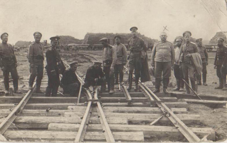 Generolas Vladislavas Renigeris vadovavo geležinkelio darbams Sokulkoje (dab. Lenkija). 1915