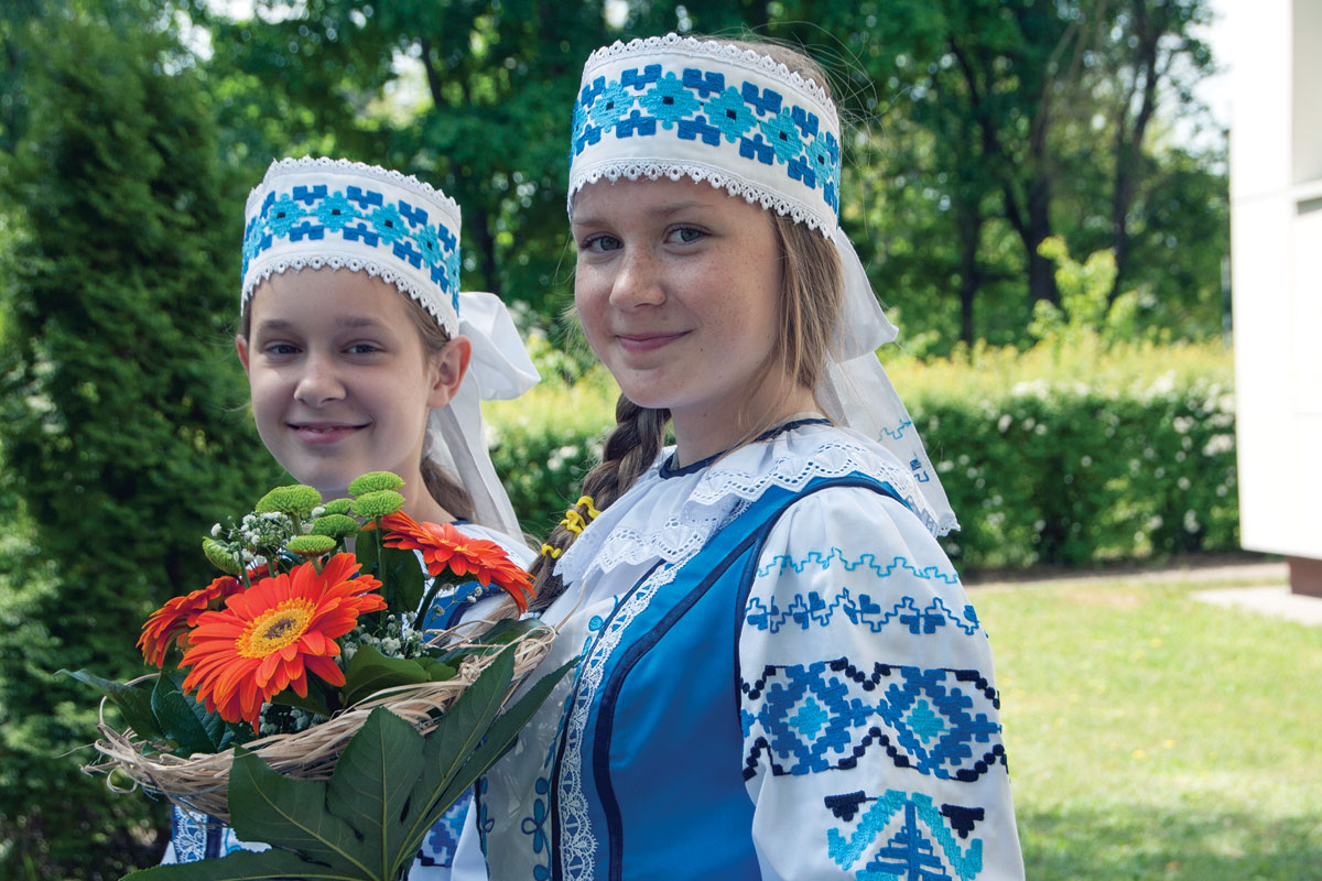 Students of the Vilnius Francysk Skaryna gymnasium in ethnic clothes. 27 V 2016. Photo by Vika Petrikaitė. LMAVB