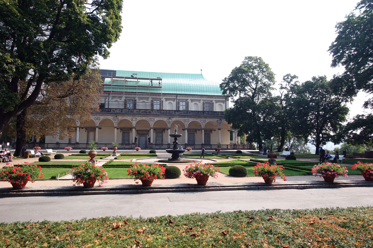 Vaizdas į Vasaros rūmus ir Karališkąjį sodą. Sylvos Dobalovos nuotrauka. 2012